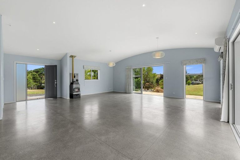 Photo of property in 14b Wairere Road, Waitakere, Henderson, 0782