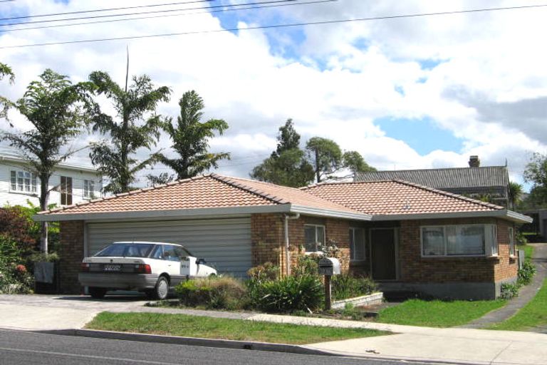 Photo of property in 55 Hutchinson Avenue, New Lynn, Auckland, 0600