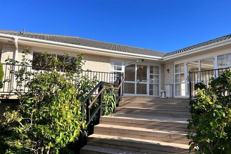 Photo of property in 21 Oakpark Place, West Harbour, Auckland, 0618