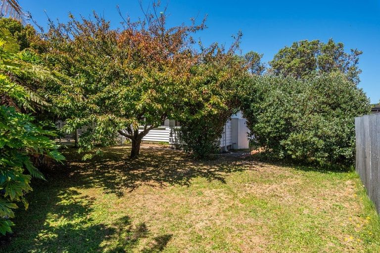 Photo of property in 30 Anthony Grove, Paraparaumu Beach, Paraparaumu, 5032