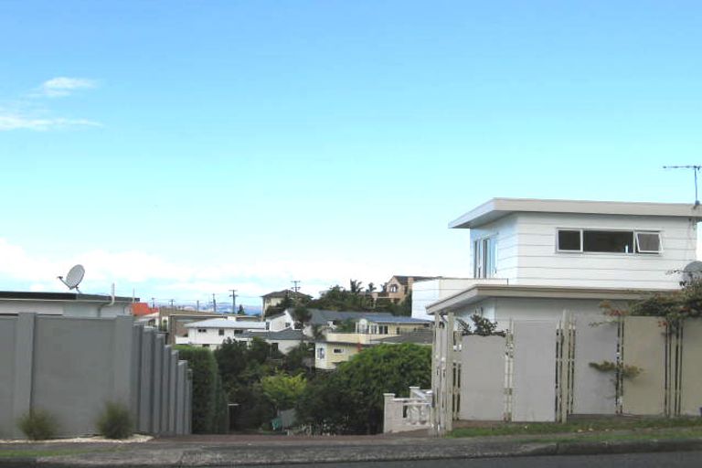 Photo of property in 1/17 Deep Creek Road, Waiake, Auckland, 0630
