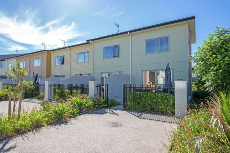 Photo of property in 35/11 Ray Small Drive, Papakura, 2110