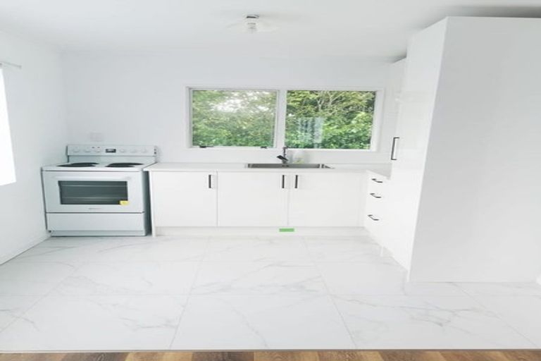 Photo of property in 11 Rerewai Place, Kelston, Auckland, 0602