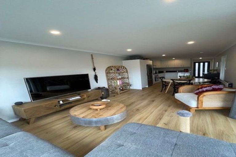 Photo of property in 2 Honowai Street, Kumeu, 0810