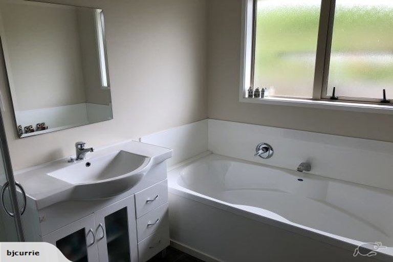 Photo of property in 8 Shere Lane, Linton, Palmerston North, 4472