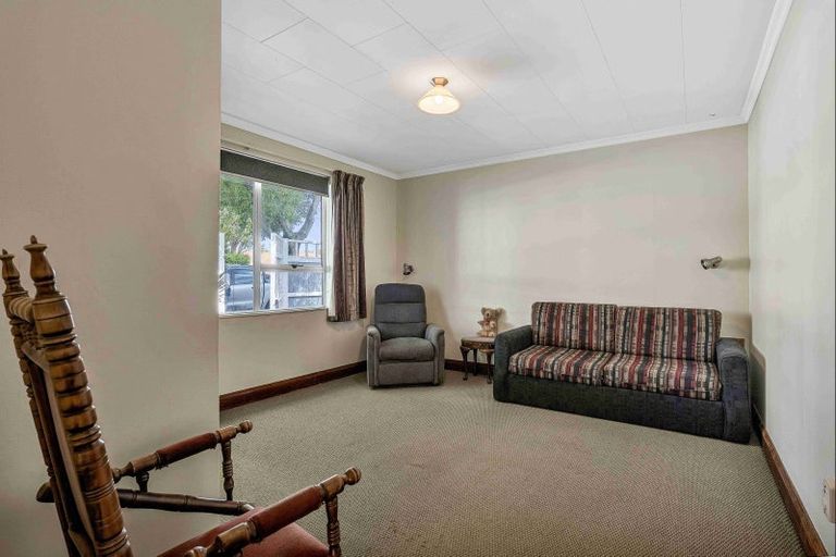 Photo of property in 377 Mangorei Road, Merrilands, New Plymouth, 4312