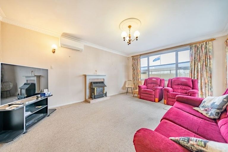 Photo of property in 6 Pencarrow Crescent, Wainuiomata, Lower Hutt, 5014