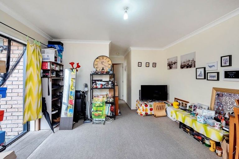 Photo of property in 62 Medallion Drive, Oteha, Auckland, 0632