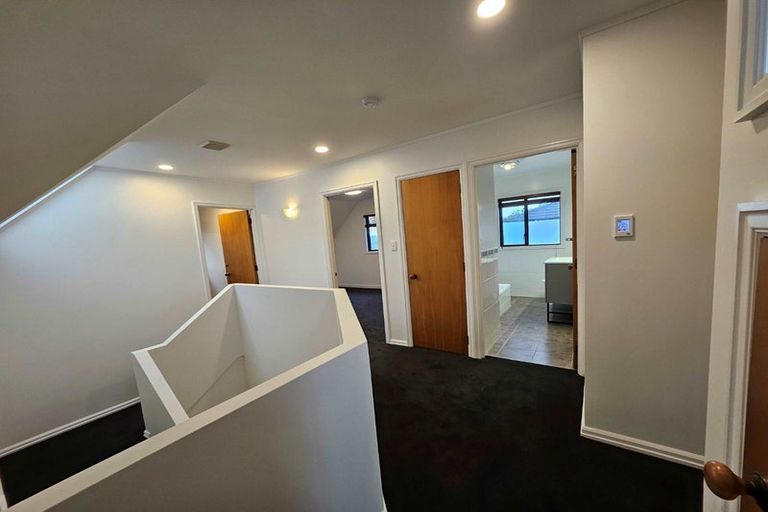 Photo of property in 2/5 Seacliffe Avenue, Belmont, Auckland, 0622