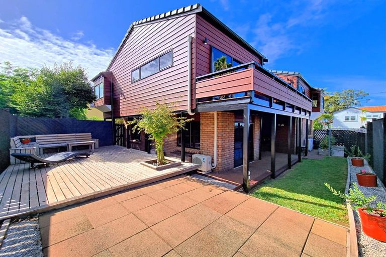 Photo of property in 1/11 Faulkner Road, Northcote Point, Auckland, 0627