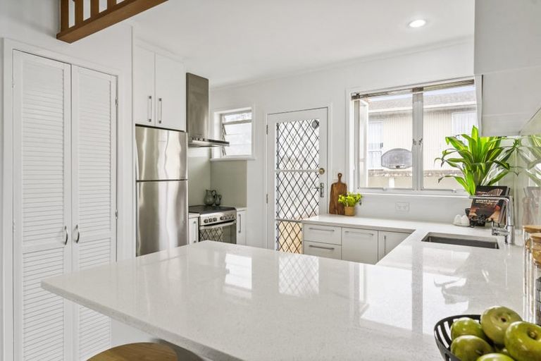 Photo of property in 2/23 Taitua Drive, Te Atatu South, Auckland, 0610