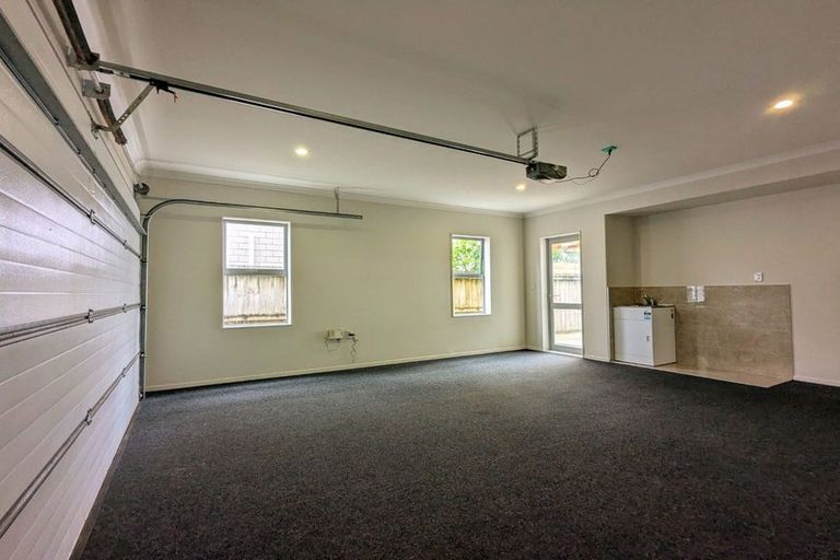 Photo of property in 16 Kira Road, Flat Bush, Auckland, 2016