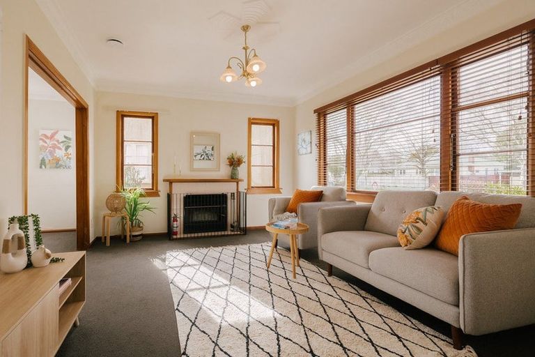 Photo of property in 21 Winston Avenue, Hokowhitu, Palmerston North, 4410