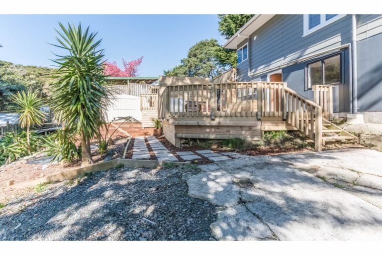 Photo of property in 104 Sunnyside Road, Sunnyvale, Auckland, 0612