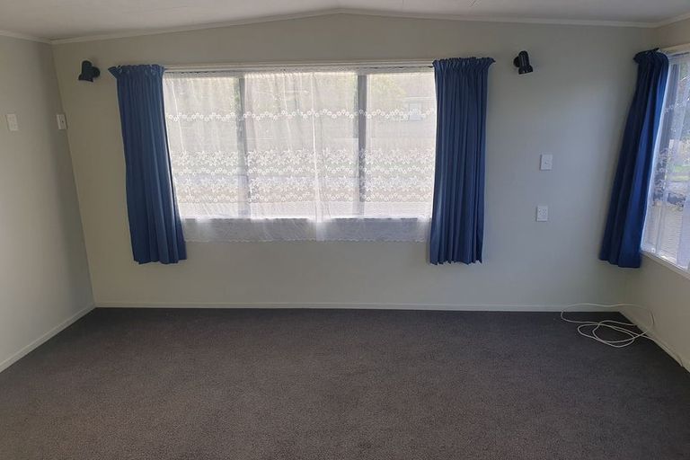Photo of property in 12 Edwin Freeman Place, Ranui, Auckland, 0612