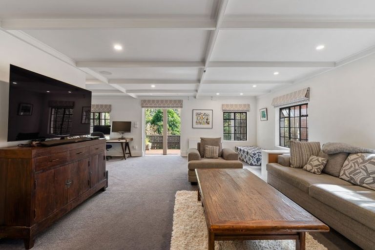 Photo of property in 84 Bolton Street, Kelburn, Wellington, 6012