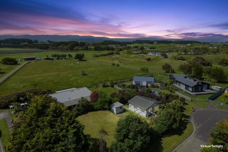 Photo of property in 8 Sand Dune Grove, Waikawa Beach, Manakau, 5573