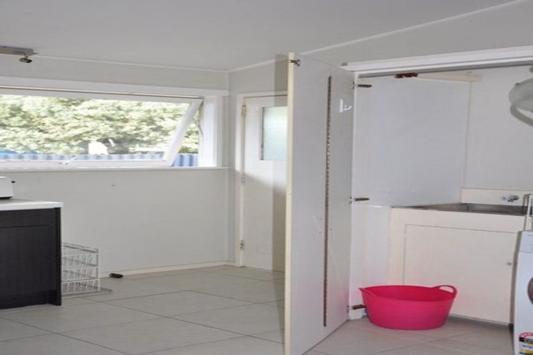 Photo of property in 64 Beach Road, Pahurehure, Papakura, 2113