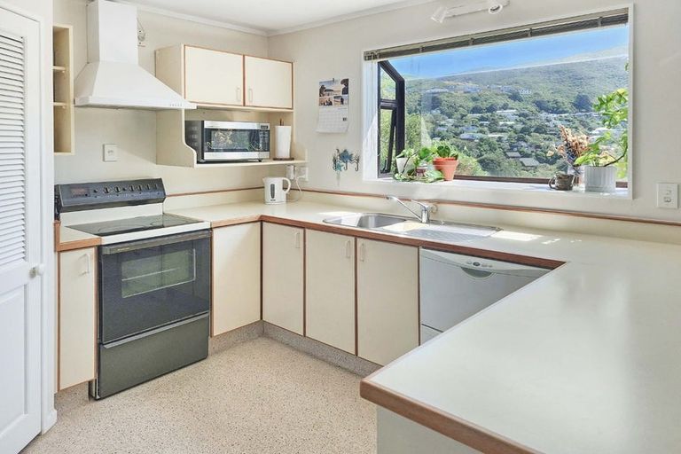 Photo of property in 42 Thatcher Crescent, Crofton Downs, Wellington, 6035