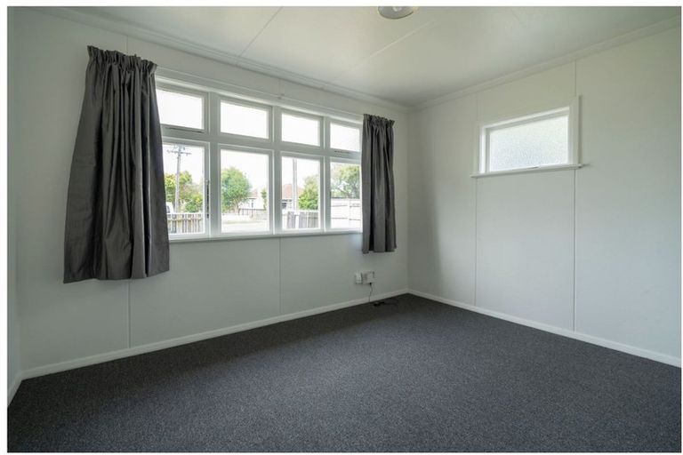 Photo of property in 71 Queenwood Road, Levin, 5510