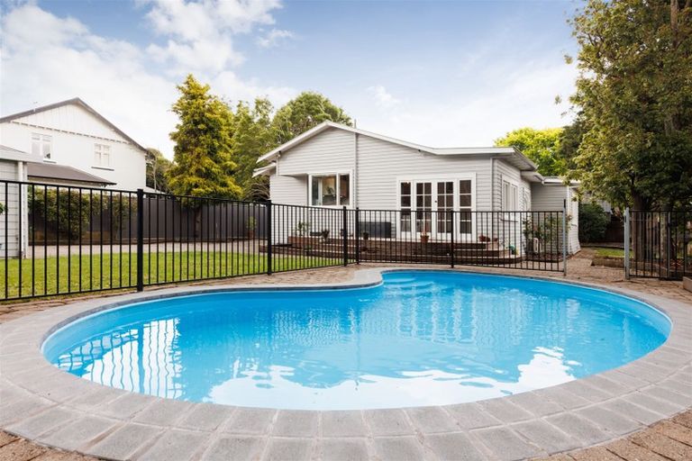 Photo of property in 42 Te Awe Awe Street, Hokowhitu, Palmerston North, 4410