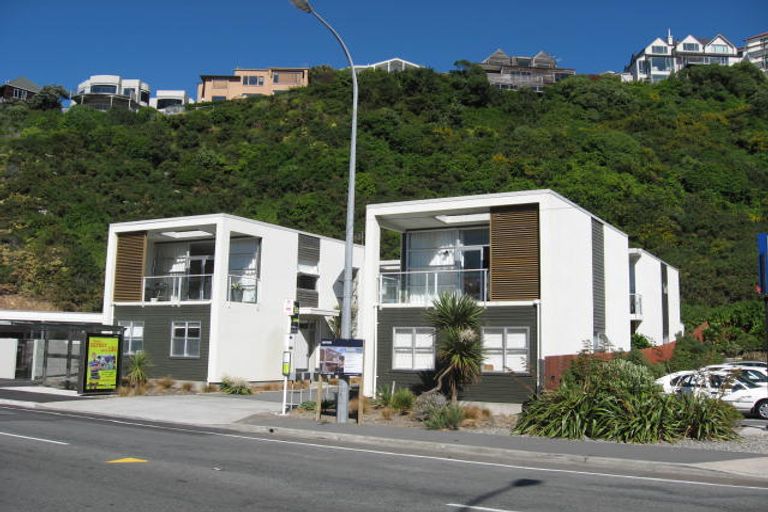 Photo of property in 2/306 Evans Bay Parade, Hataitai, Wellington, 6021