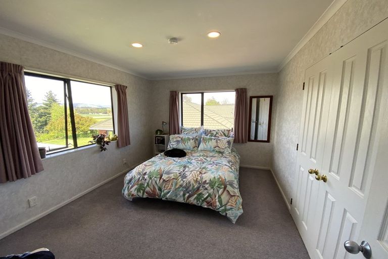Photo of property in 25 Rosebank Avenue, Kelvin Grove, Palmerston North, 4414