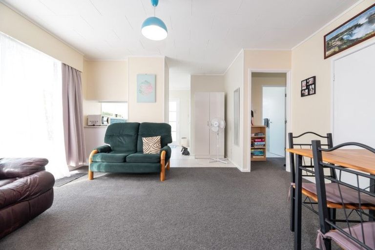 Photo of property in 2/27 Spence Road, Henderson, Auckland, 0612