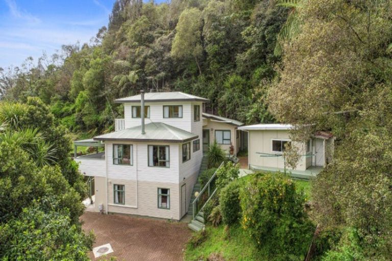 Photo of property in 29 Lake Okataina Road, Lake Okataina, Rotorua, 3074