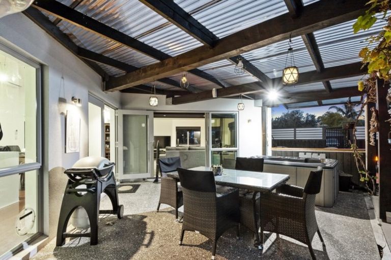 Photo of property in 2 Coral Drive, Papamoa Beach, Papamoa, 3118