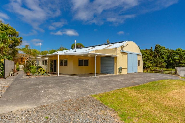 Photo of property in 14b Wairere Road, Waitakere, Henderson, 0782