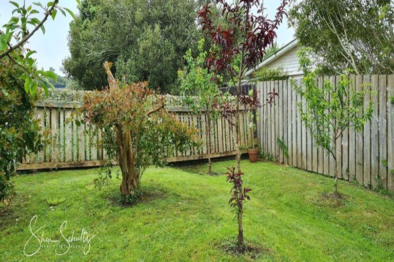 Photo of property in 10 Franklin Road, Paparoa, 0571