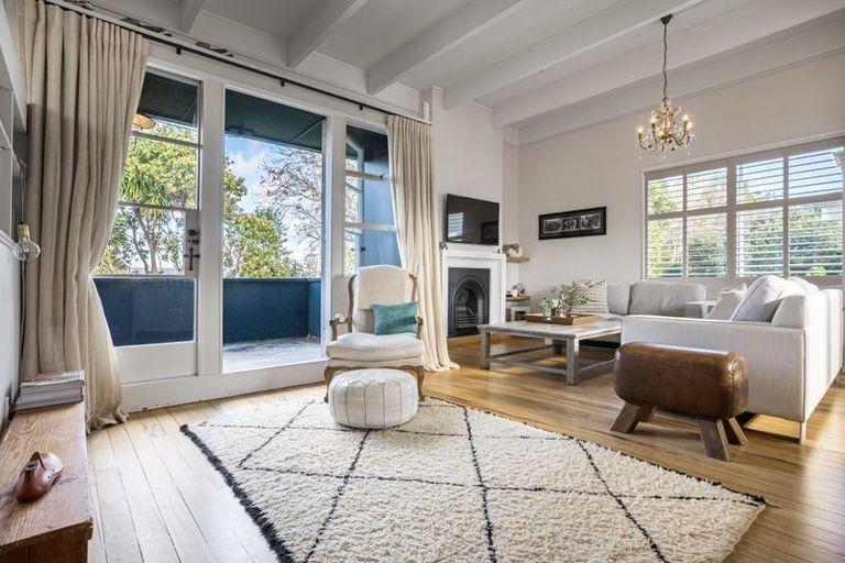 Photo of property in 2/13 Waitemata Road, Hauraki, Auckland, 0622