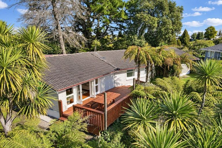 Photo of property in 18 Totara Drive, St Andrews, Hamilton, 3200