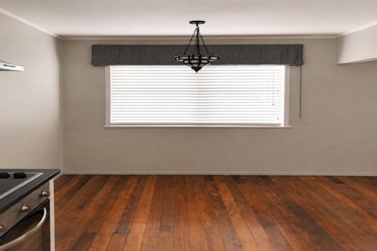 Photo of property in 30 Convair Crescent, Mangere, Auckland, 2022
