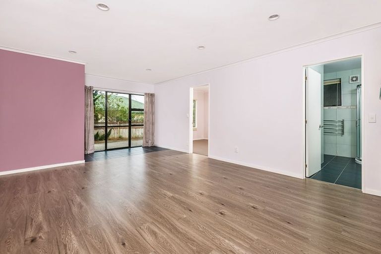 Photo of property in 12 Egret Court, Unsworth Heights, Auckland, 0632