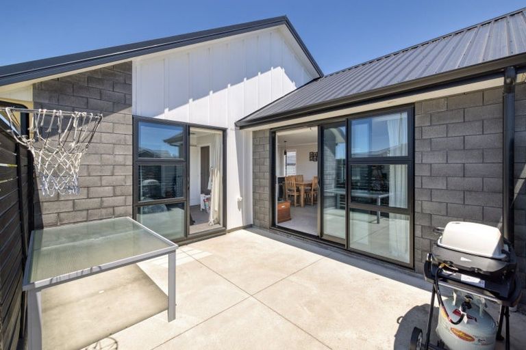 Photo of property in 2 Lion Place, Papamoa, 3118