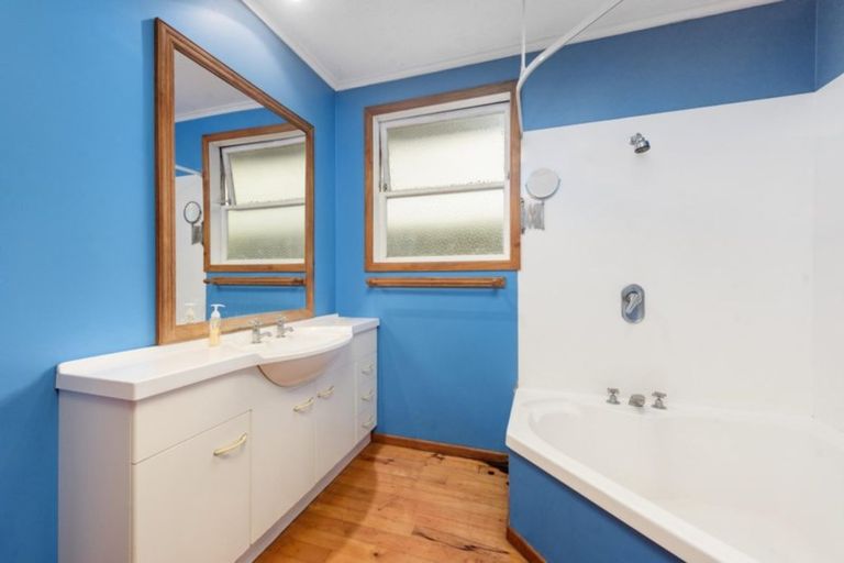 Photo of property in 34 Woodford Avenue, Brookfield, Tauranga, 3110