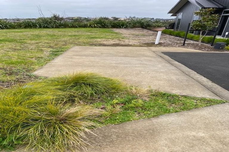 Photo of property in 10 Kakariki Lane, Waiwhakaiho, New Plymouth, 4312