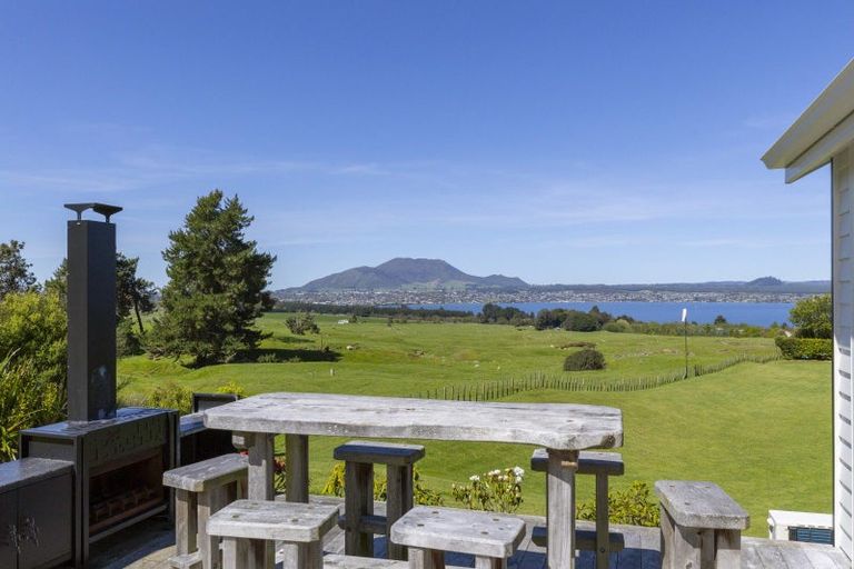 Photo of property in 28 Te Moenga Park, Acacia Bay, Taupo, 3330
