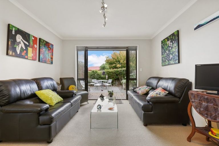 Photo of property in 1 Fencourt Place, Rototuna North, Hamilton, 3210