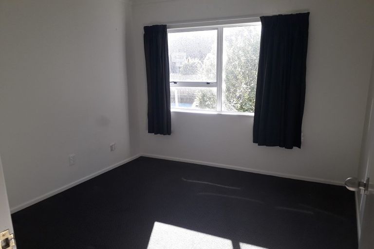 Photo of property in 64a Newlands Road, Newlands, Wellington, 6037