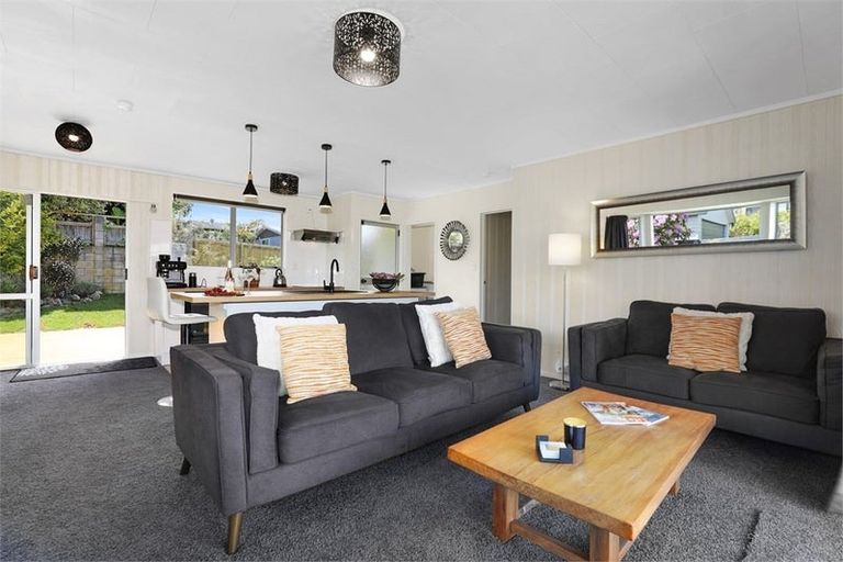 Photo of property in 11b Kinder Street, Acacia Bay, Taupo, 3330