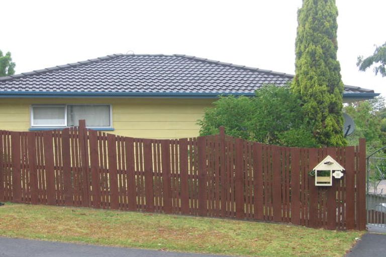 Photo of property in 12 Jenanne Place, Totara Vale, Auckland, 0629