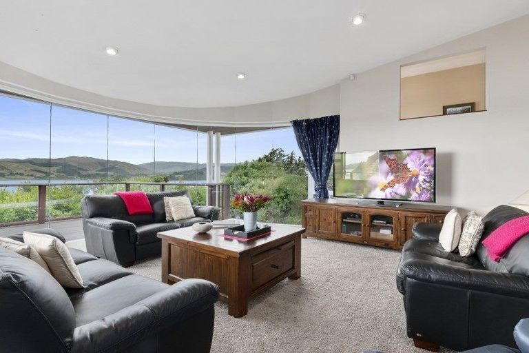 Photo of property in 28 Molyneux Close, Whitby, Porirua, 5024