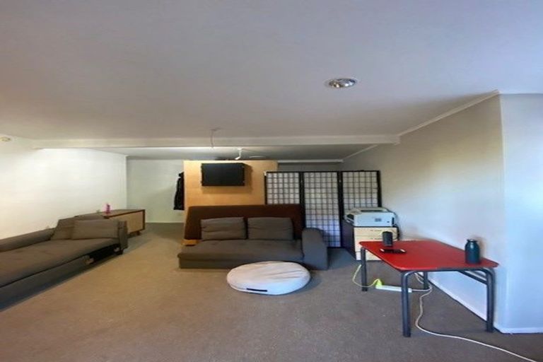 Photo of property in 58 Hungerford Road, Houghton Bay, Wellington, 6023