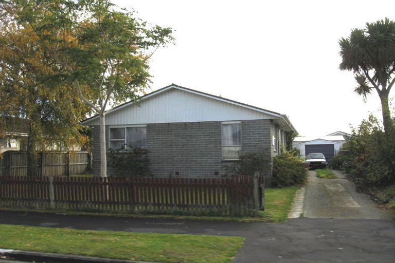 Photo of property in 17 La Perouse Place, Northcote, Christchurch, 8052