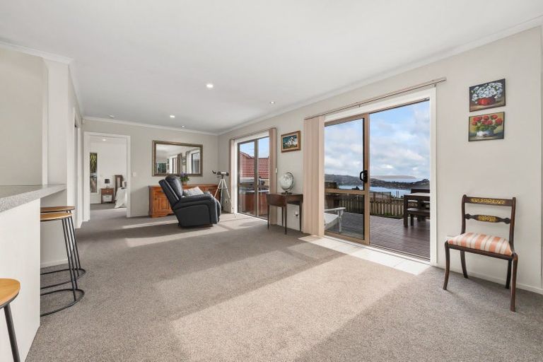 Photo of property in 1 Greenstone Place, Aotea, Porirua, 5024