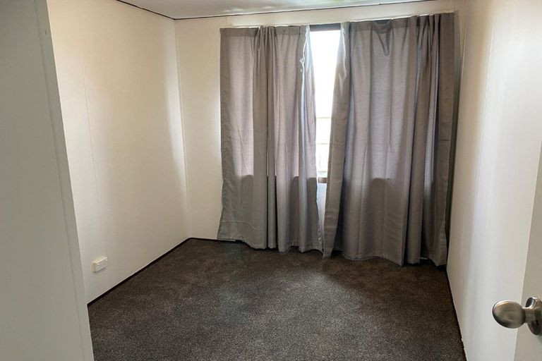 Photo of property in 2/28 Posa Avenue, Henderson, Auckland, 0612