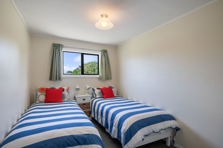 Photo of property in 5 Norna Grove, Waikawa Beach, Manakau, 5573